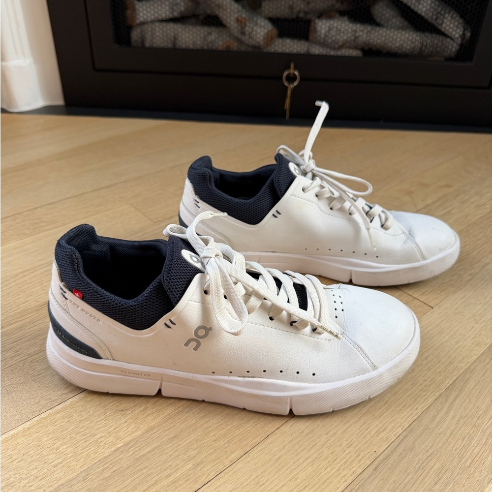 On Cloud Roger Advantage Sneakers Women’s 9 White Vegan Leather Swiss